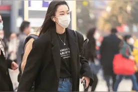 被“重庆女生”的春季穿搭惊艳到：裙及踝、裤要短，时髦又洋气图片