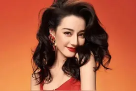热巴怀孕风波升级！现身机场拼命遮肚添新锤，大半年没进组拍戏！图片