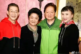 瞿弦和、张筠英夫妇绿宝石婚，张国民、六小龄童、张暴默真诚祝贺图片