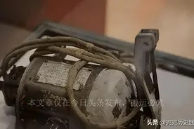 76年农村老汉摸军博馆文物被制止，嚎啕大哭：这是我背回来的图片