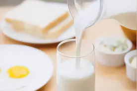 常喝牛奶，对身体是好还是坏？听听医生咋说，早知早受益图片