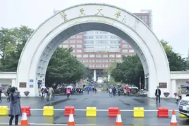 广东女生感谢张雪峰，609分对暨大新传不抱希望，最终读到新闻学图片