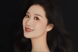 湖北青年女歌唱家：本科期间登上央视舞台，亮相春晚，现已是名校副教授！图片