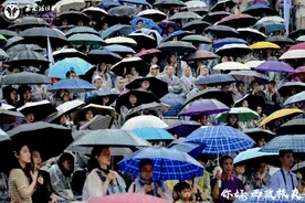 毕业典礼遇大雨！校长“扔掉”3500字的讲稿，现场“划重点”图片