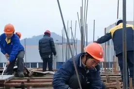 江苏一男子将自己点燃后跳楼，惨不忍睹，知情者透露原因图片