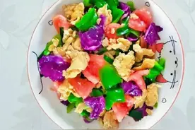 学会这样做紫甘蓝炒鸡蛋，营养与美味并存，上桌就扫光，太过瘾了图片
