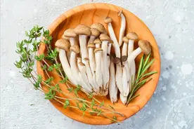 除了牛奶，4种食物是“安眠猛将”，中老年坚持吃，睡眠好精神足图片
