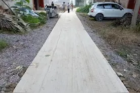 农村水泥路还没修完，交通部又通知，3.5米村道将要拓宽?图片