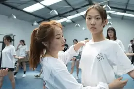 又一艺考女生走红，气质出众颜值高，网友直呼“从头美到脚”图片