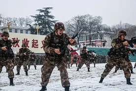 开训！寒冬雪铸铁血兵图片