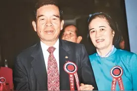 郑裕彤夫人周翠英，徐子淇婆婆刘惠娟，嫁入千亿豪门人生遇见真爱图片