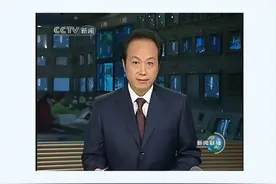 新闻联播王牌主持人，去世的当日，上万群众自发组织为他送行图片