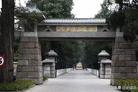 八宝山第一座墓是谁？谁的墓祭拜的人多？特殊的81号墓是谁？图片