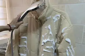 羽绒服能干洗吗？问过干洗店的人以后，才发现自己一直都做错了图片