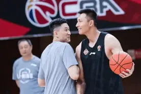 广东是CBA的11冠王，那队史退役了几件球衣呢？仅3大神荣膺图片