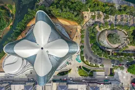 航拍：广西漓江之畔现“桂花”歌剧院 造型灵动曲线优雅图片