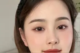 “会化妆”和“不会化妆”，最大区别在底妆，不会化妆卡粉还脱妆图片