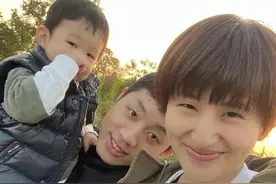 13年后再看许昕：才明白他娶到大2岁的姚彦，到底有多幸运图片