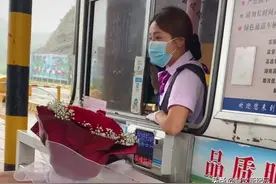高速收费员晒工作餐，月薪2300从没想过跳槽，网友：换我也不跳槽图片