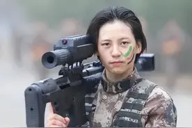 00后“女枪王”沈梦可，走进峰会变身“小梧桐”，备受学生追捧图片