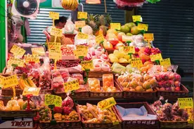 四川大妈摆摊卖水果利用“人的贪婪”年赚85万，这思路没毛病！图片