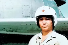 王伟撞机坠毁后，那位撞他的美军飞行员后来怎样了？图片