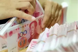 银行误将800元打成800万，发现时储户已把钱花光，有何“后果”？图片