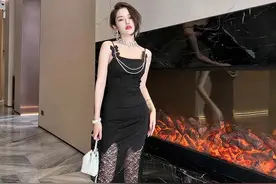 法式设计感御姐吊带裙夏季新款性感女人味蕾丝拼接修身包臀连衣裙图片