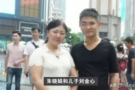 小伙与前夫长得很像，富婆一查竟是亲生儿子，那家中儿子又是谁？图片