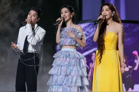 浪姐4成团夜：Ella性感，谢娜妩媚，贾静雯酷帅，小美朱珠秀美腿图片