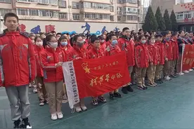 “传承英烈遗志争做新时代好少年”蒙古营小学清明节主题活动暨“李德生”中队授旗仪式图片