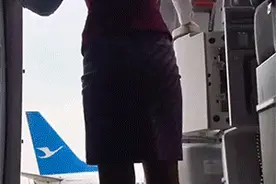 空姐关舱门一次看个够图片