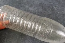 把鸡蛋装进矿泉水瓶子，简单小妙招作用大，省钱又实用图片