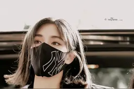 许佳琪私服，身穿短款机车皮衣，给人一种酷酷的美图片