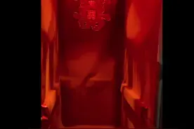 新人装饰电梯女邻居被吓懵：很像恐怖密室，住28层硬着头皮进去图片