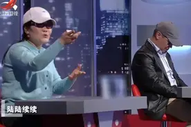 我跟了老公17年，他把我的衣服送给了弟媳，今天正式向我提出离婚图片