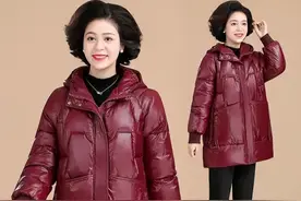 比变老更土的是穿错衣，这8种显土羽绒服穿搭，60岁女人尽量远离图片