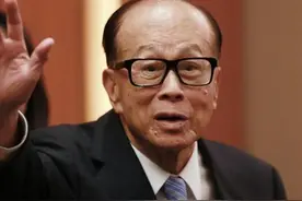 特朗普为何找上李嘉诚？真实目的曝光，比关税战恐怖，李次子赴京图片
