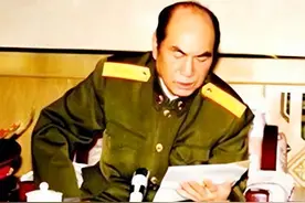 2000年面对台湾问题，张万年：台独就意味战争，分裂就没有和平图片