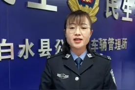 交警：驾驶证到期，足不出户也能换，只需3步就可完成换证图片