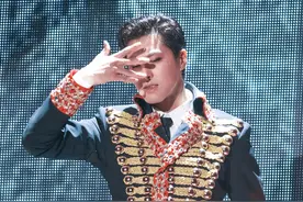 舞台王者郑允浩，被黑粉下毒逛非法场所被抓，顶流爱豆跌下神坛？图片