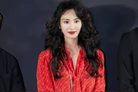 王紫璇这一头长发也太漂亮了，加上时髦穿搭，复古洋气有女人味图片