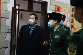 于天敏看望慰问武警官兵、政法干警和烈士遗属图片