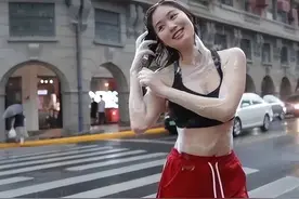 “上海市民街头激情洗澡”惹争议，别逗了，我不信洗澡不脱衣服图片