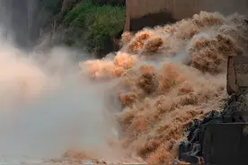 三峡淤积18亿吨泥沙，而我国河砂价格正在暴涨，为啥不放开让人挖图片