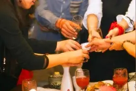 1瓶啤酒拼1杯白酒，到底谁吃亏？看完这3点你就明白了图片