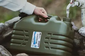 户外野营储水工具选择水桶还是水袋？图片