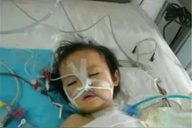 新手父母被“摄影套路”，宝宝未满月就进ICU，大夫怒斥家长无知图片