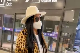 张惠妹罕见现身机场，身材圆润肚腩突出，近照酷似杨二车娜姆图片