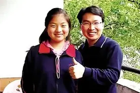 16年前带妹妹上学的洪战辉，毕业后坚持创业，如今妹妹即将出嫁图片